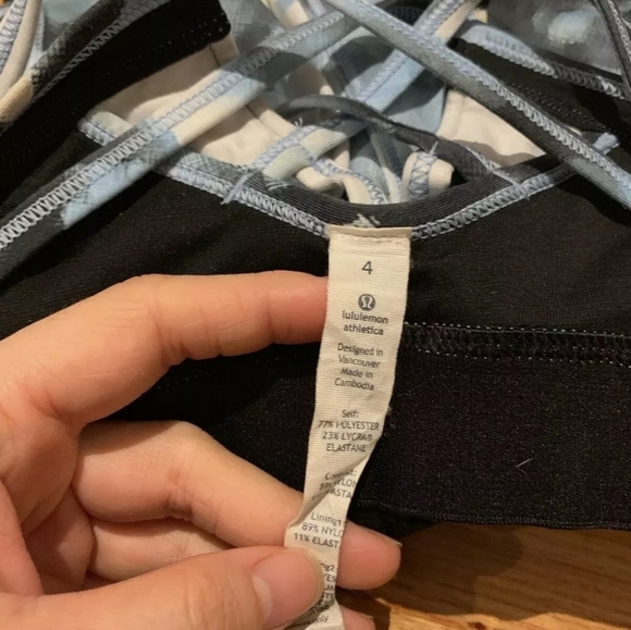 Lululemon Athletica CAN 4 AU 8 Black White  Cross Racerback Workout Training Top - Picture 3 of 3